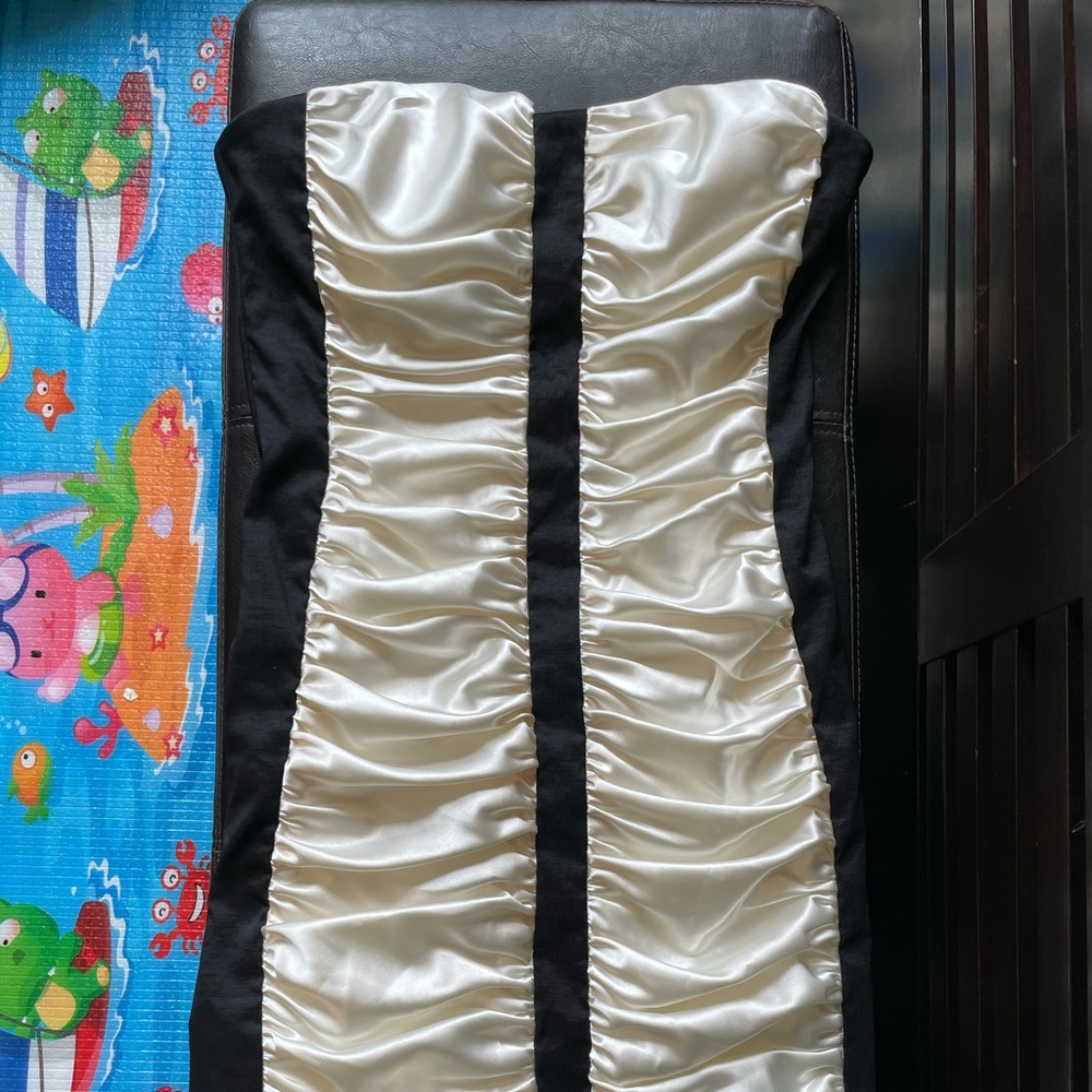 Black and white satinish dress size 8